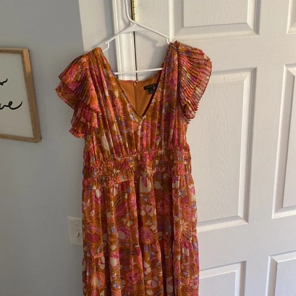 Beautiful Ann Taylor dress.Perfect flutter short sleeves for summer. - Picture 6 of 6